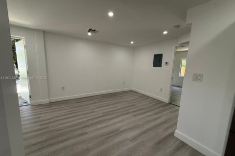 Casa en alquiler en Miami, Florida, 2 dormitorios, 125.7 m2 № 1952179 - foto 10