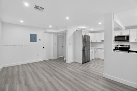 Casa en alquiler en Miami, Florida, 2 dormitorios, 125.7 m2 № 1952179 - foto 19