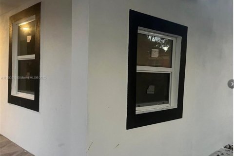 Casa en alquiler en Miami, Florida, 2 dormitorios, 125.7 m2 № 1952179 - foto 4