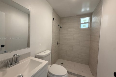Casa en alquiler en Miami, Florida, 2 dormitorios, 125.7 m2 № 1952179 - foto 12