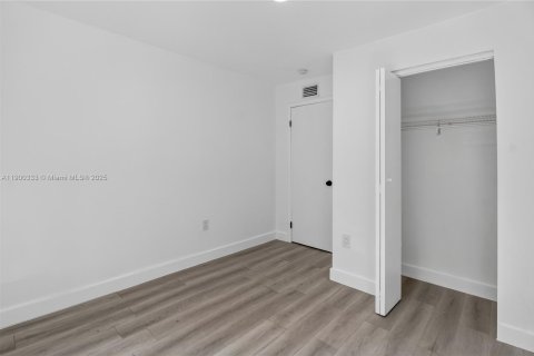 Casa en alquiler en Miami, Florida, 2 dormitorios, 125.7 m2 № 1952179 - foto 27