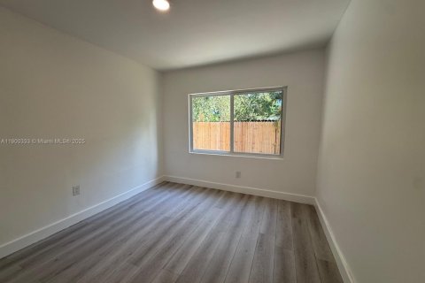 Casa en alquiler en Miami, Florida, 2 dormitorios, 125.7 m2 № 1952179 - foto 9