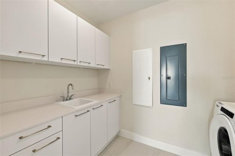 Condo in Saint Petersburg, Florida, 3 bedrooms № 2429308 - photo 21