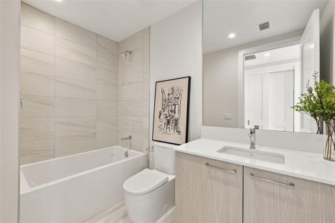 Condo in Saint Petersburg, Florida, 3 bedrooms № 2429308 - photo 16