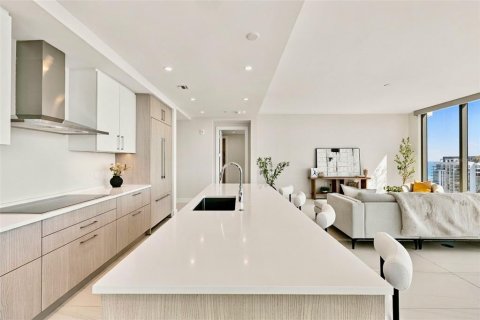 Condo in Saint Petersburg, Florida, 3 bedrooms № 2429308 - photo 6