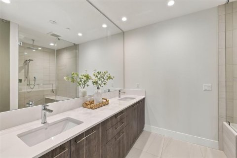 Condo in Saint Petersburg, Florida, 3 bedrooms № 2429308 - photo 14