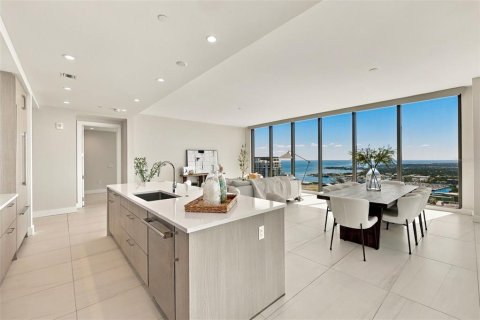 Condo in Saint Petersburg, Florida, 3 bedrooms № 2429308 - photo 7