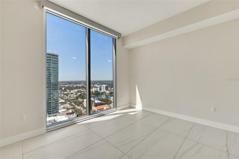 Condo in Saint Petersburg, Florida, 3 bedrooms № 2429308 - photo 17