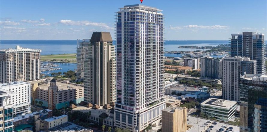 Condo in Saint Petersburg, Florida, 3 bedrooms № 2429308