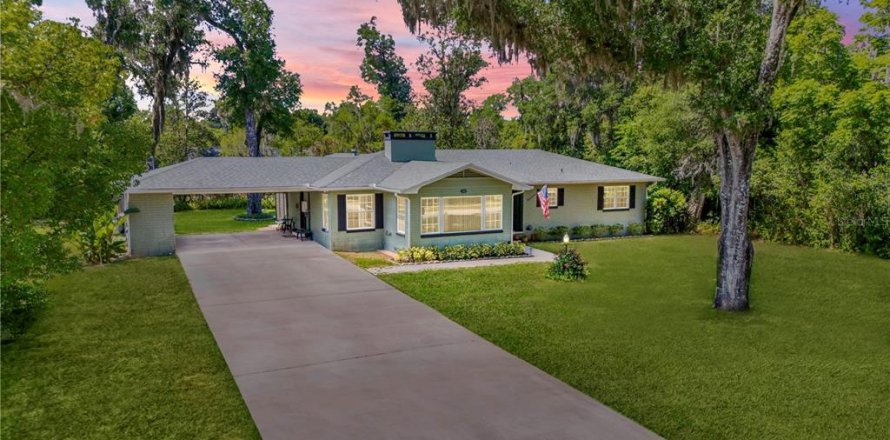 House in DeLand, Florida 3 bedrooms, 160.91 sq.m. № 1758324