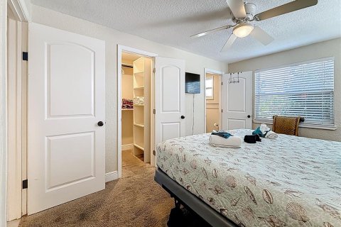 House in Saint Petersburg, Florida 4 bedrooms, 187.94 sq.m. № 1881074 - photo 26