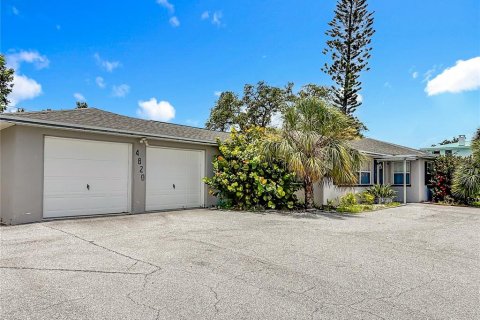 Casa en venta en Saint Petersburg, Florida, 4 dormitorios, 187.94 m2 № 1881074 - foto 13