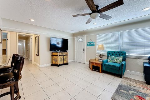 Casa en venta en Saint Petersburg, Florida, 4 dormitorios, 187.94 m2 № 1881074 - foto 17