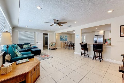 Casa en venta en Saint Petersburg, Florida, 4 dormitorios, 187.94 m2 № 1881074 - foto 16