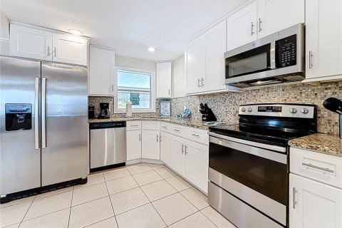 Villa ou maison à vendre à Saint Petersburg, Floride: 4 chambres, 187.94 m2 № 1881074 - photo 24