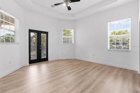 House in Riverview, Florida 5 bedrooms, 529.73 sq.m. № 2315114 - photo 24