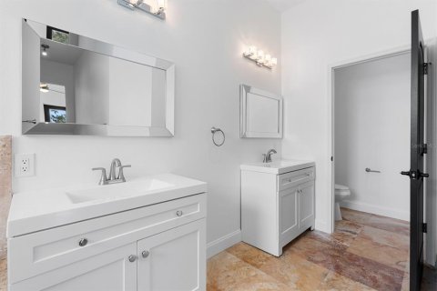 House in Riverview, Florida 5 bedrooms, 529.73 sq.m. № 2315114 - photo 11