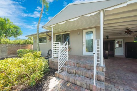 Villa ou maison à vendre à Fort Lauderdale, Floride: 2 chambres, 78.04 m2 № 1941406 - photo 2
