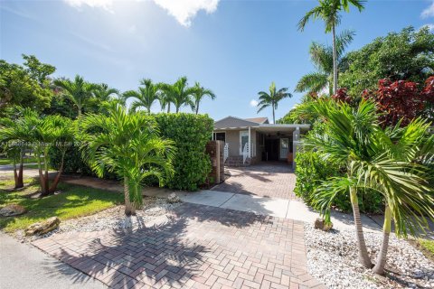 Casa en venta en Fort Lauderdale, Florida, 2 dormitorios, 78.04 m2 № 1941406 - foto 3