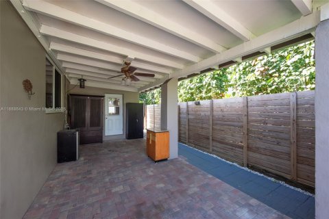 Villa ou maison à vendre à Fort Lauderdale, Floride: 2 chambres, 78.04 m2 № 1941406 - photo 4