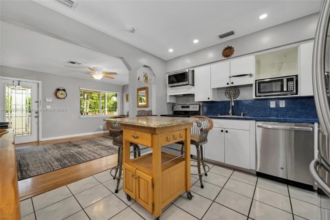 Villa ou maison à vendre à Fort Lauderdale, Floride: 2 chambres, 78.04 m2 № 1941406 - photo 9