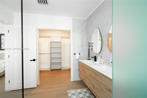 Купить виллу или дом в Пальметто-Бей, Флорида 5 спален, 275.08м2, № 1991251 - фото 19