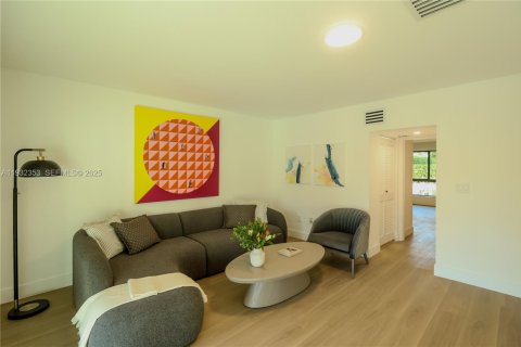 Купить виллу или дом в Пальметто-Бей, Флорида 5 спален, 275.08м2, № 1991251 - фото 8