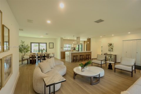 Купить виллу или дом в Пальметто-Бей, Флорида 5 спален, 275.08м2, № 1991251 - фото 2