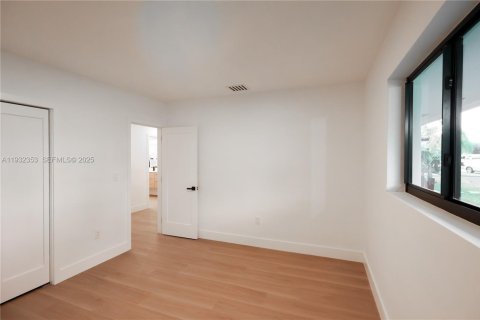 Купить виллу или дом в Пальметто-Бей, Флорида 5 спален, 275.08м2, № 1991251 - фото 15