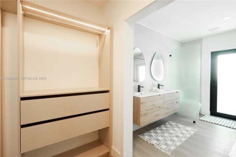 Купить виллу или дом в Пальметто-Бей, Флорида 5 спален, 275.08м2, № 1991251 - фото 18