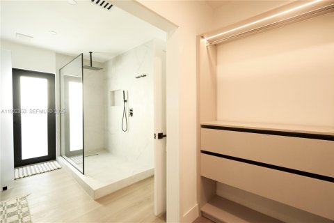 Купить виллу или дом в Пальметто-Бей, Флорида 5 спален, 275.08м2, № 1991251 - фото 17