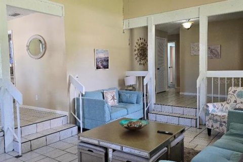House in Palm Harbor, Florida 4 bedrooms, 174.75 sq.m. № 1909900 - photo 7