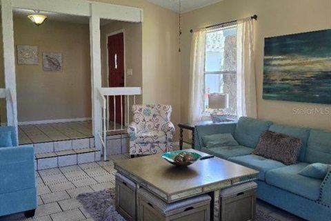House in Palm Harbor, Florida 4 bedrooms, 174.75 sq.m. № 1909900 - photo 6