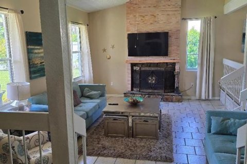 House in Palm Harbor, Florida 4 bedrooms, 174.75 sq.m. № 1909900 - photo 5