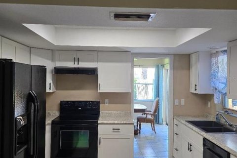 House in Palm Harbor, Florida 4 bedrooms, 174.75 sq.m. № 1909900 - photo 10
