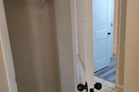 House in Palm Harbor, Florida 4 bedrooms, 174.75 sq.m. № 1909900 - photo 3