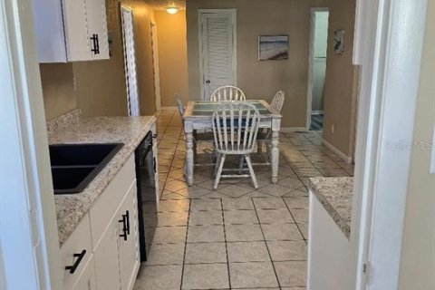 House in Palm Harbor, Florida 4 bedrooms, 174.75 sq.m. № 1909900 - photo 13