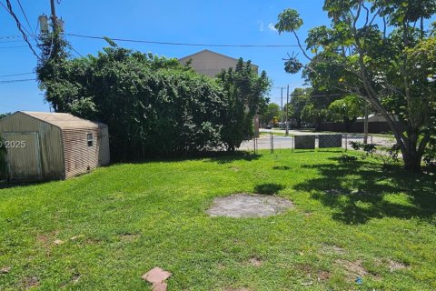 House in Hollywood, Florida 3 bedrooms, 121.89 sq.m. № 1983905 - photo 12