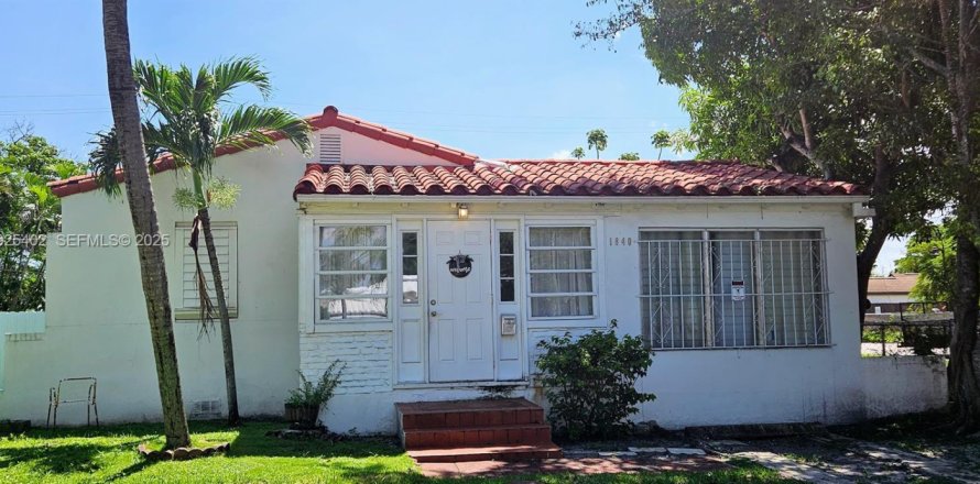 House in Hollywood, Florida 3 bedrooms, 121.89 sq.m. № 1983905