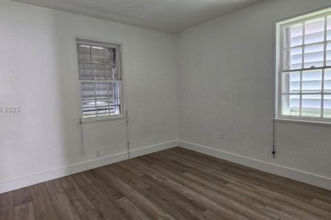 House in Hollywood, Florida 3 bedrooms, 121.89 sq.m. № 1983905 - photo 5