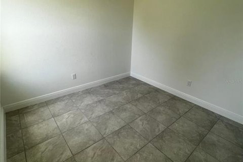 House in Ocala, Florida 4 bedrooms, 146.6 sq.m. № 2379136 - photo 4