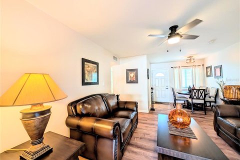 Condo in Bradenton, Florida, 2 bedrooms  № 2094311 - photo 13