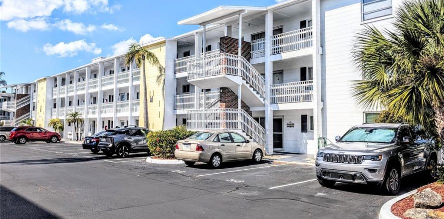 Condo in Bradenton, Florida, 2 bedrooms  № 2094311