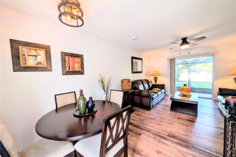 Condo in Bradenton, Florida, 2 bedrooms  № 2094311 - photo 8