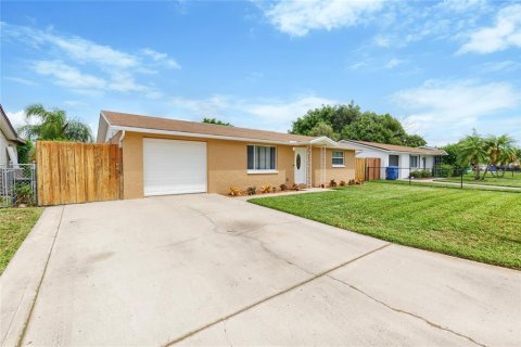 Villa ou maison à Holiday, Floride 2 chambres, 89.19 m2 № 2358412