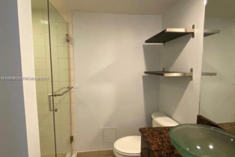 Condo in Miami Beach, Florida, 2 bedrooms  № 2043895 - photo 11