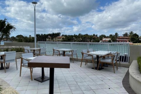 Condo in Miami Beach, Florida, 2 bedrooms  № 2043895 - photo 12