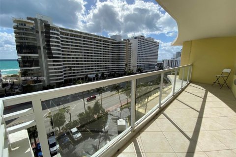 Condo in Miami Beach, Florida, 2 bedrooms  № 2043895