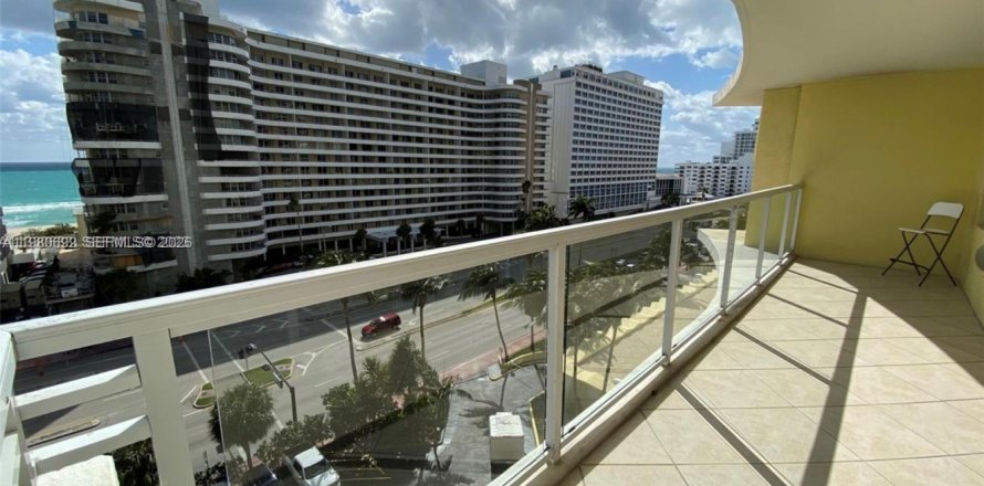 Condo in Miami Beach, Florida, 2 bedrooms  № 2043895