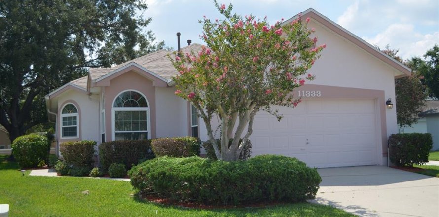 House in Orlando, Florida 3 bedrooms, 155.52 sq.m. № 2237229